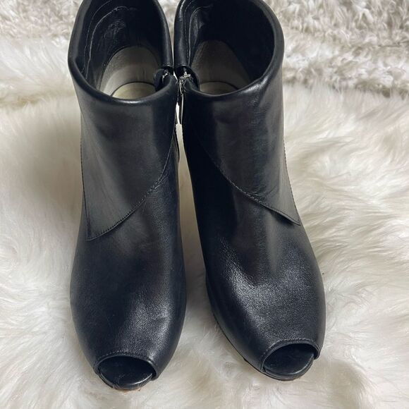 Michael Kors Kendra leather black ankle heels boots peep toe side zipper SZ8M - Picture 3 of 12